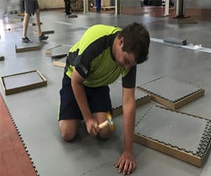 Rapida instalación de suelos tipopuzle